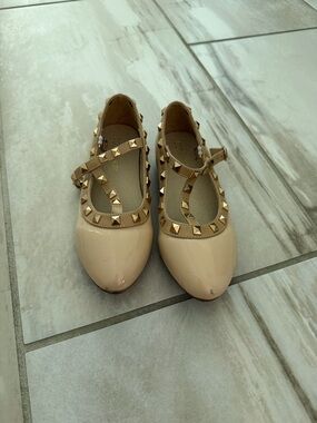 Girls Studded Patent Mary Jane Dress Shoes in Nude